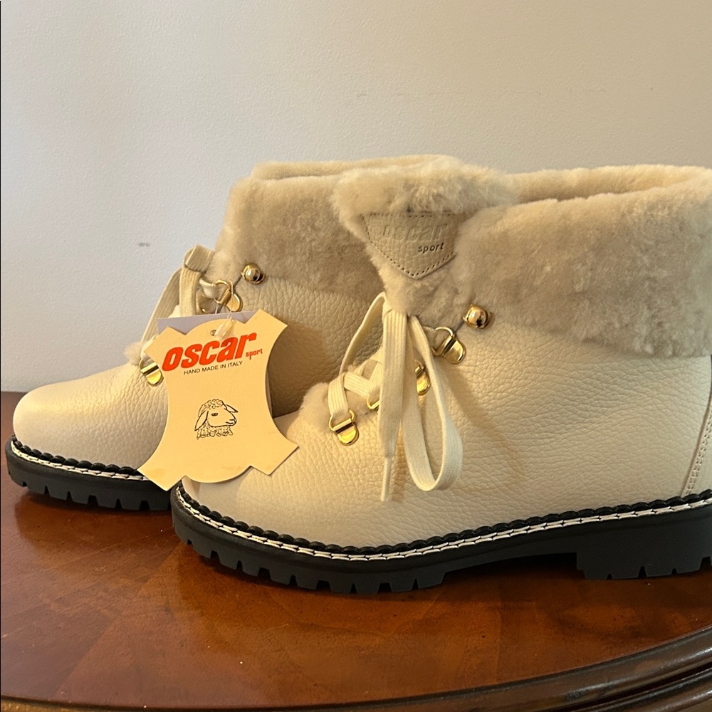 Oscar de la Renta Cream Shearling Collar Winter Boots - Picture 3 of 4